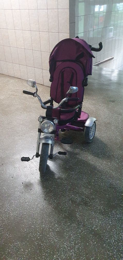 Tricicleta cu scaun reglabil