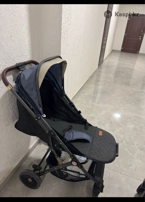 Детская прогулочная коляска