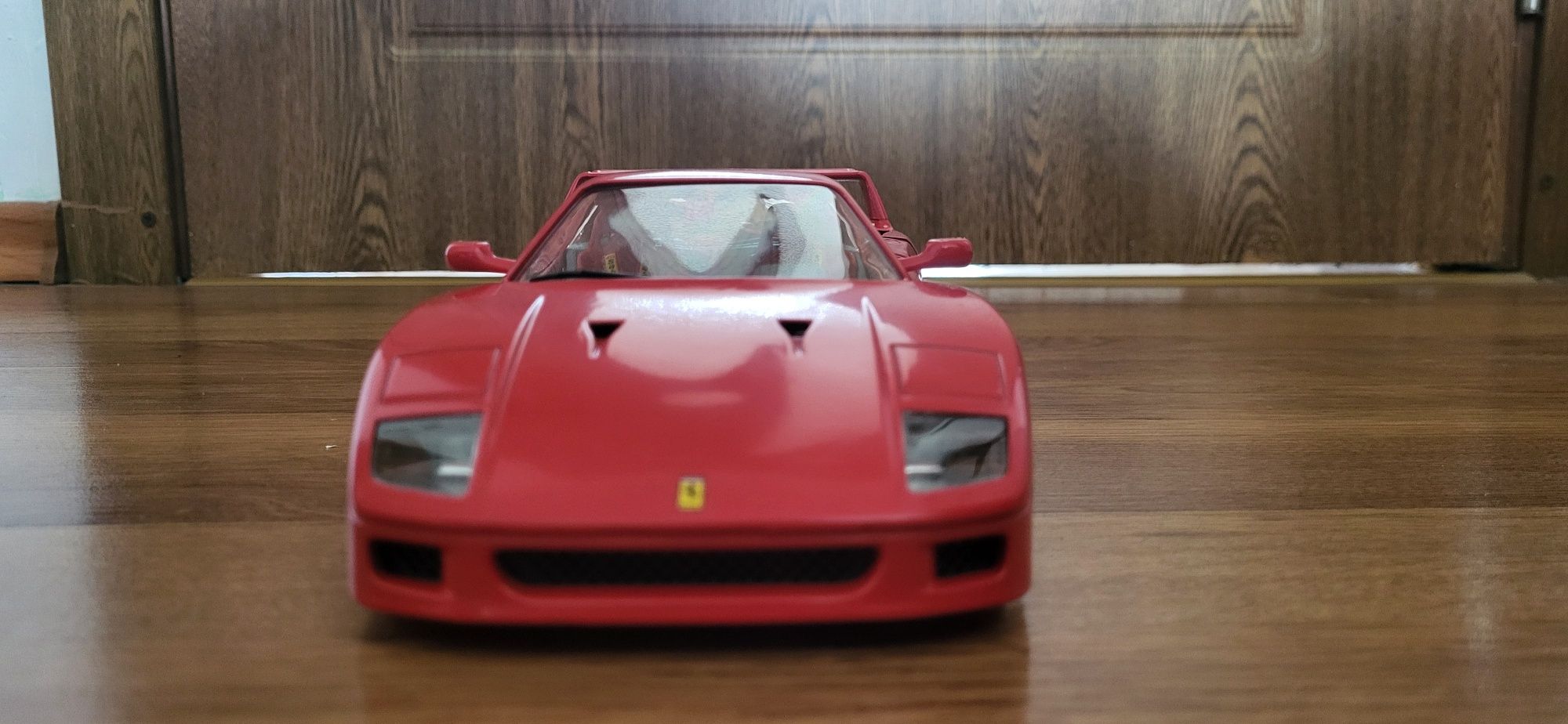 Vând Ferrari F40