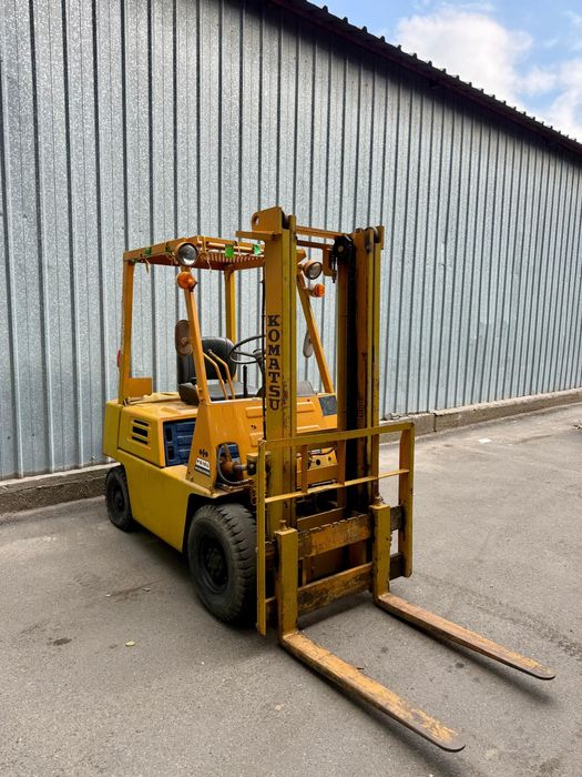 Вилочный погрузчик Komatsu Япония. Кара 1,5 тонны.