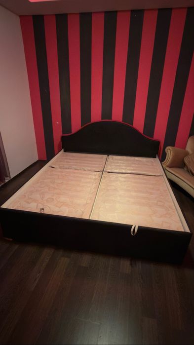 Vand pat dormitor 200x 180 in stare foarte buna