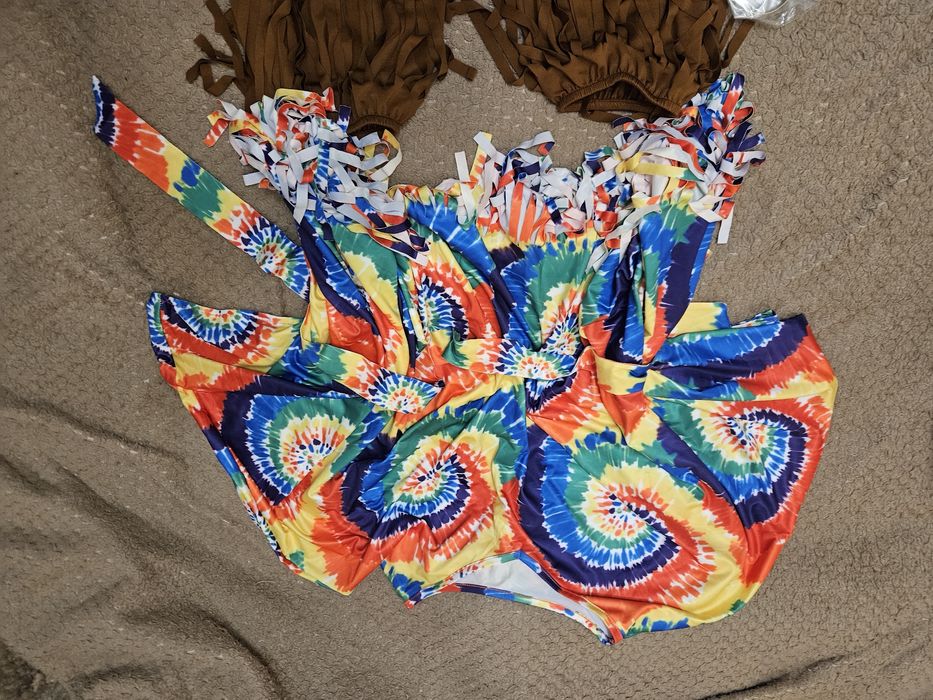 Vând costum de hippie fete marime universală