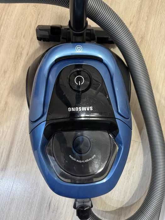 Пылесос Samsung VC3100 с контейнером, с турбиной Anti-Tangle