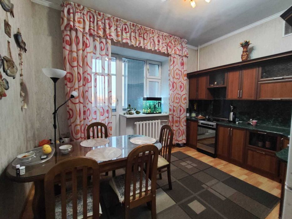 2 комнатная квартира , район старого КАз Театра