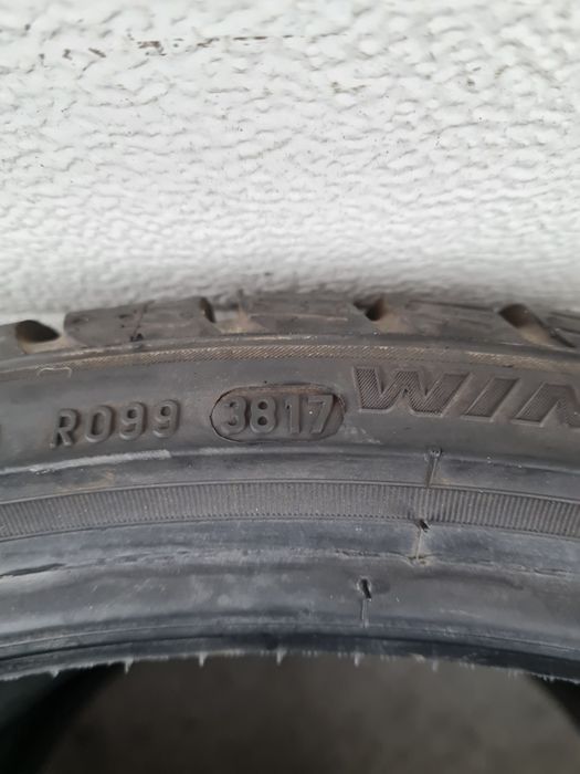 Зимни гуми 2 броя PIRELI SottoZero3 245 30 R20 дот 3817