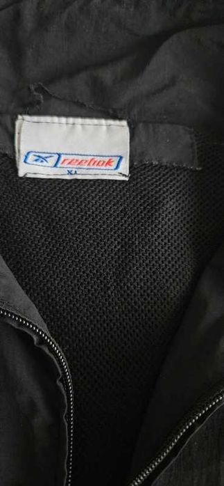 Geaca neagra Reebok