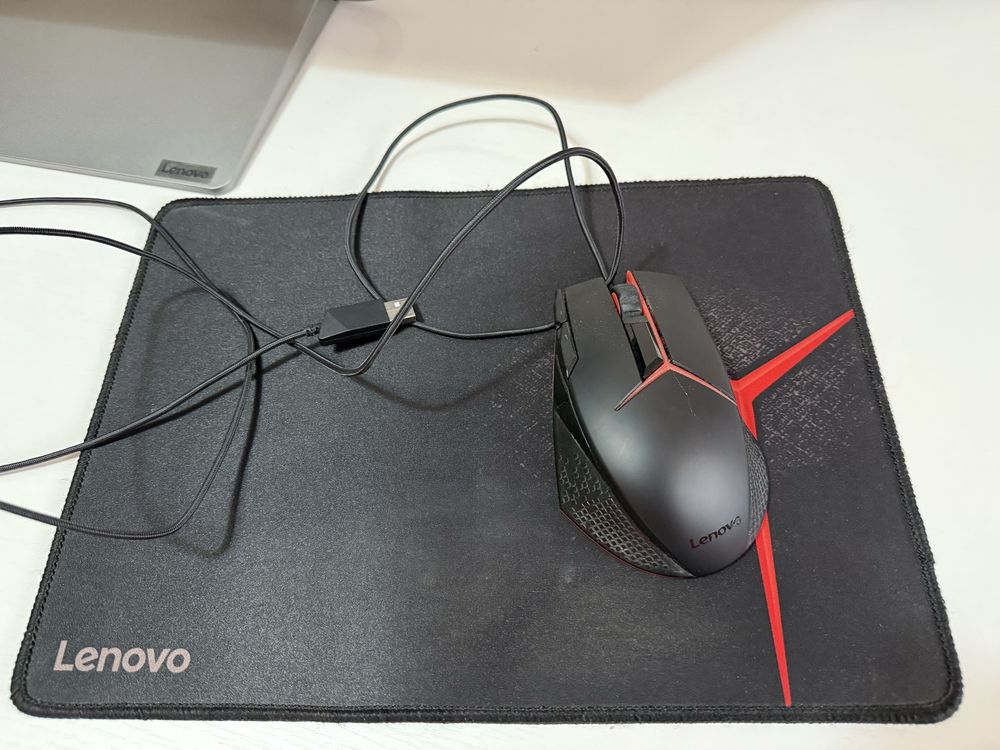 Sistem Desktop PC Gaming Lenovo Legion + Monitor LED IPS Lenovo 23.8"