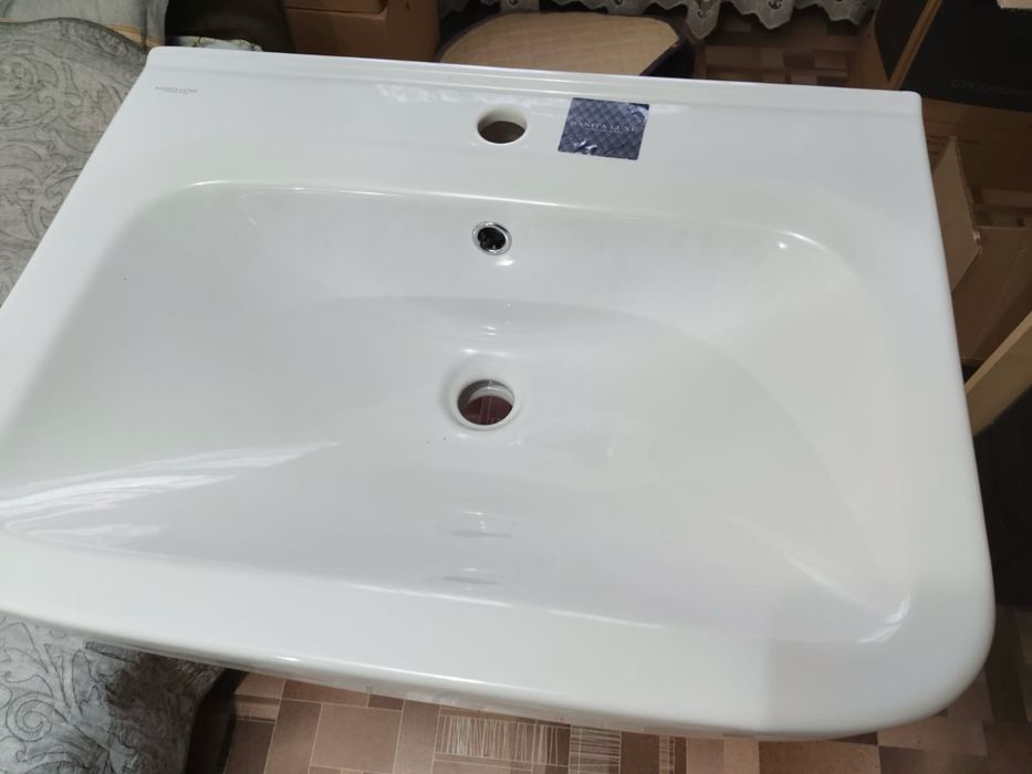 Срочно продам умывальник с пьедесталом