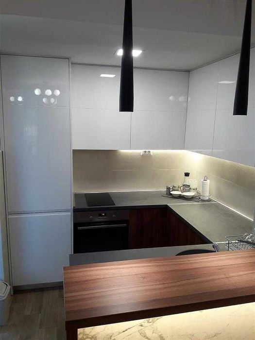 Дава се под наем Двустаен апартамент в Бургас, Славейков - 56 кв.м за 178.5 € - Снимка #3