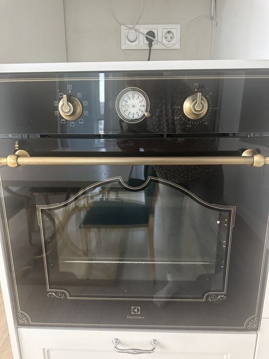 Продам духовку встроенную electrolux + варочная поверхность