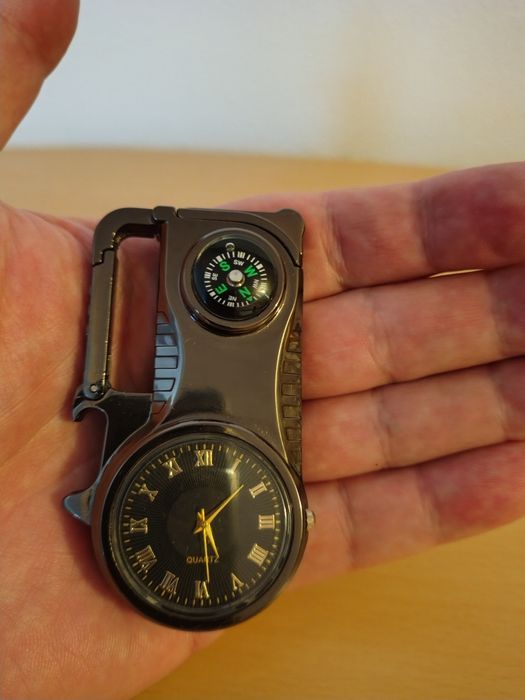 Bricheta metalica anti vânt , ceas , busola