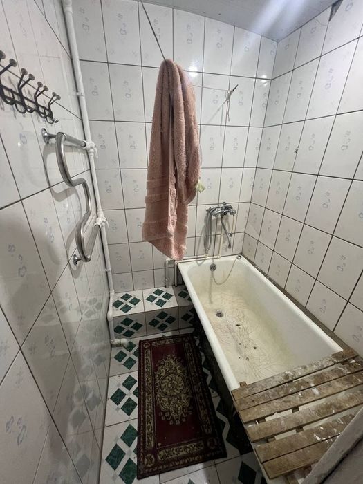 3 xonali kvartira sotiladi