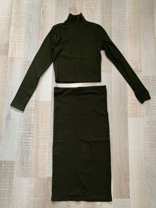 Compleu Stradivarius din tricot, bluza crop si fusta creion, kakhi, S