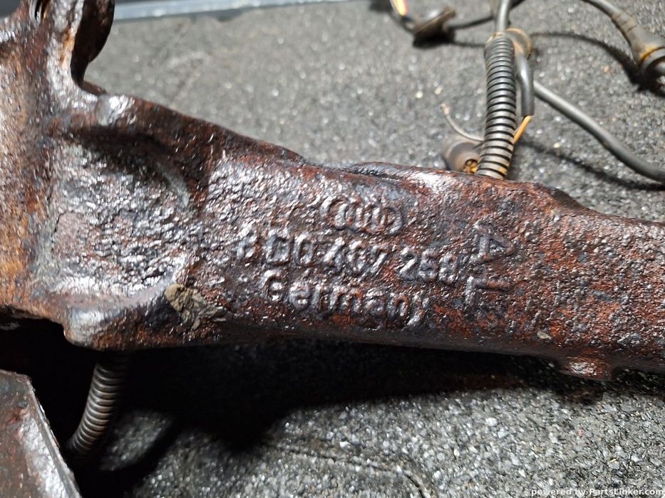 Fuzeta dreapta fata VOLKSWAGEN PASSAT Variant (3B6) [ 2000 - 2005 ] TDI (AVB) 74KW|101HP OEM 8D0407258AL