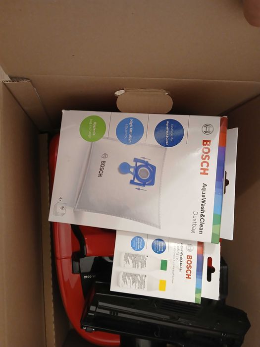 Aspirator cu spalare BOSCH AquaWash&Clean BWD421PET, 5l, 2100W, rosu