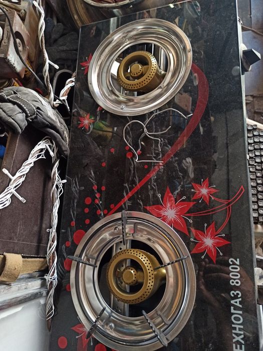 Продам газовую плиту. Двух конфорочная. Плитка