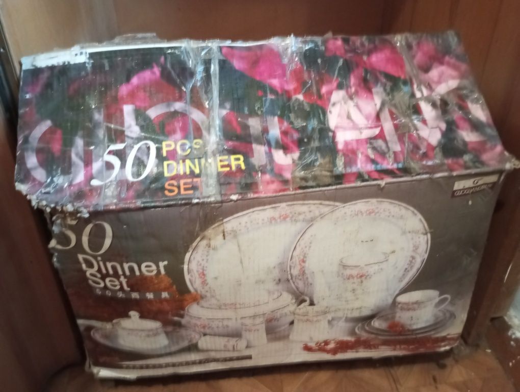 Продам чайно столовый сервиз. 50 предметов. Новый.