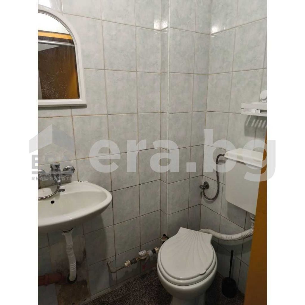 Дава се под наем Едностаен апартамент в Варна, ЖП Гара - 25 кв.м за 229.5 € - Снимка #2