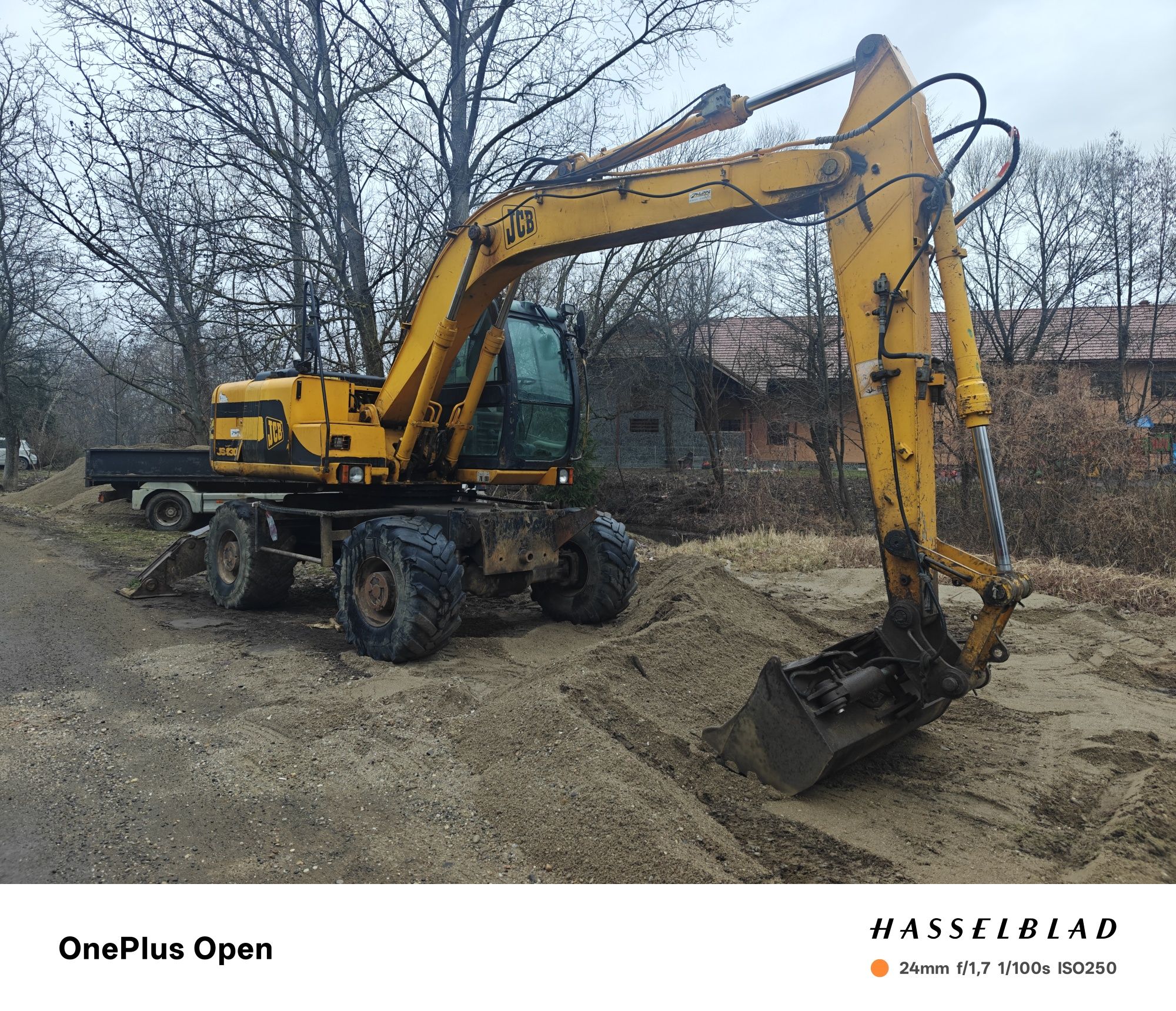 Dezmembrez JCB js 130 w