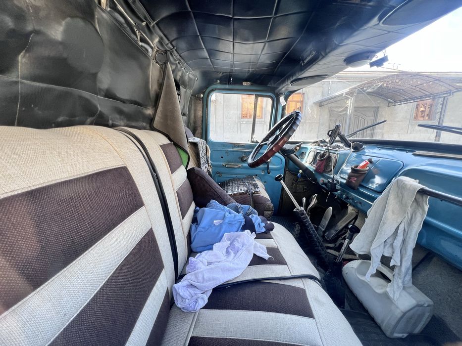 Zil 1984 yil yaxshi xolatida qarab xaydalgan