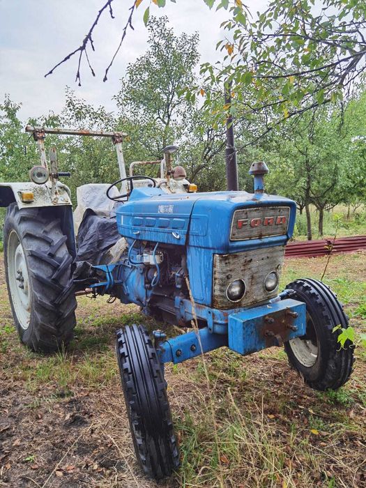 Tractor Ford 4000 cu utilaje