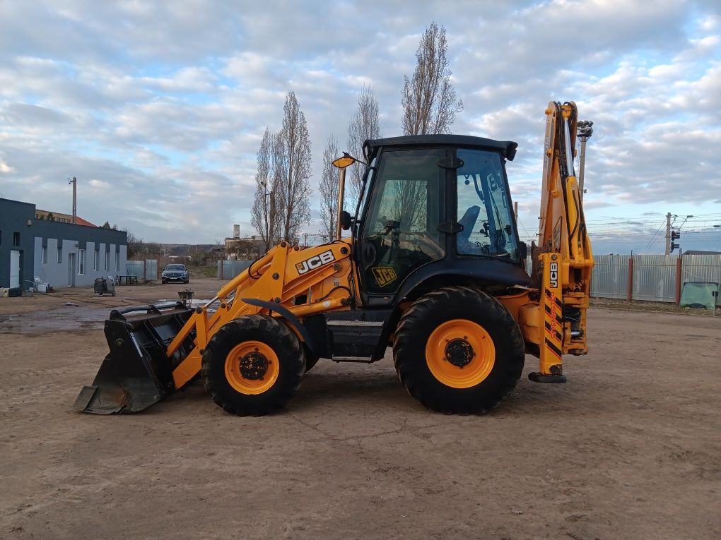 Vând buldoexcavator jcb 3cx 2004