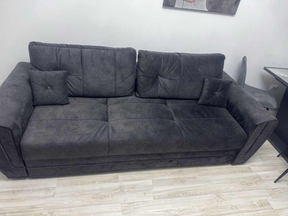 Canapea extensibila de catifea,model deosebit