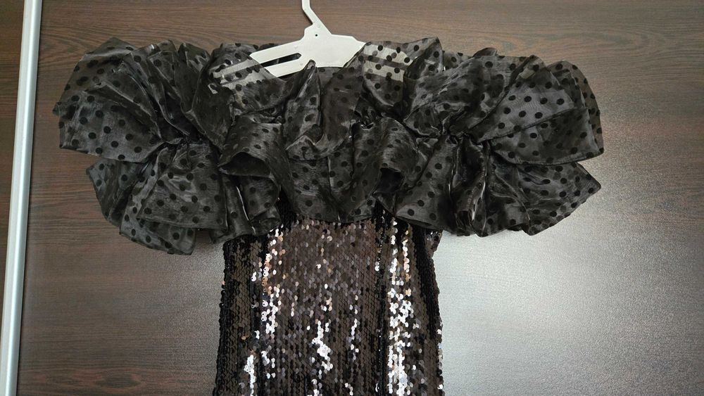 Елегантна рокля River Island с ефектна яка