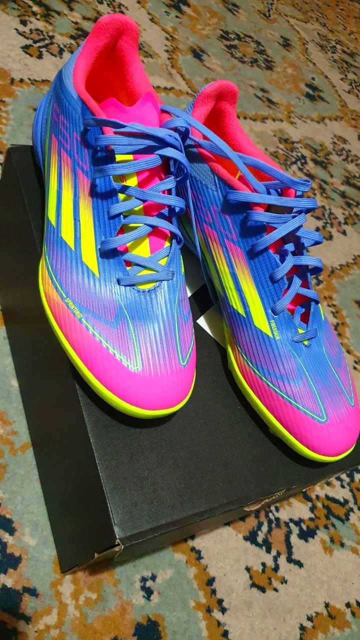 De vânzare F50 Footbal multicolor 2025