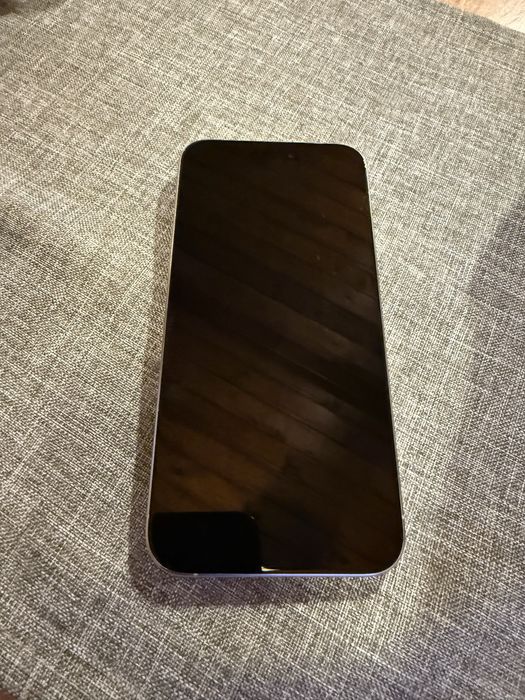 iPhone 15 pro max бял