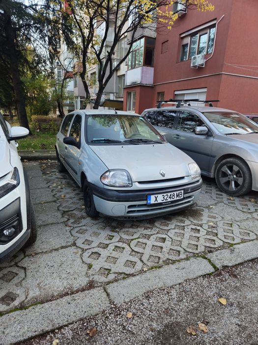 Продавам Рено Клио