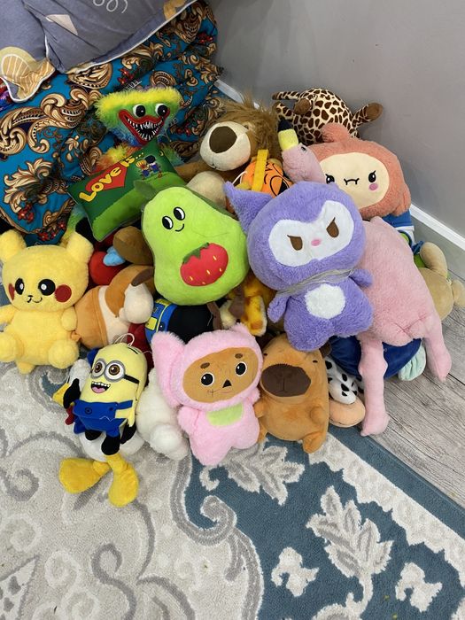 Продаю 2 больших пакета мягких игрушек!