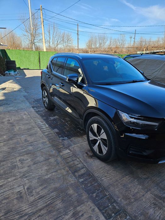 Volvo XC40 plug-in хибрид