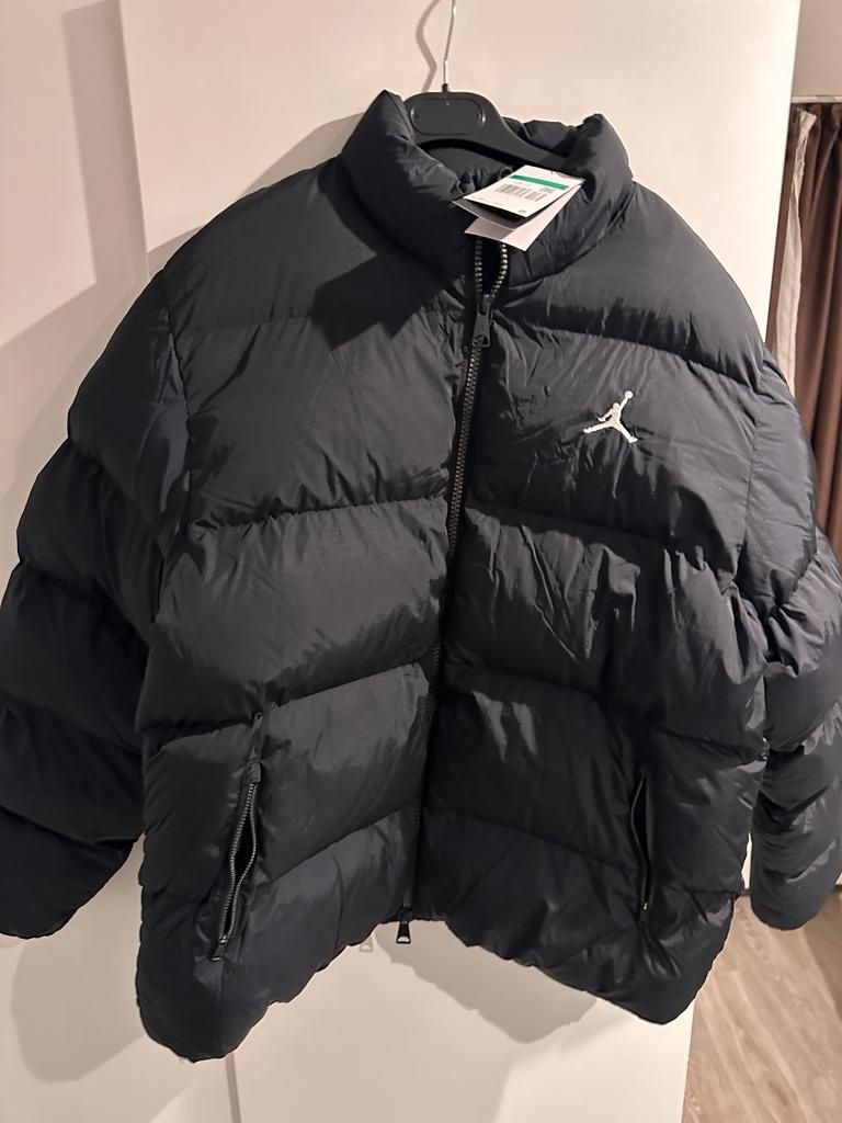 Vând geaca nouaNike Jordan Essential Poly Puffer Jacket  XL