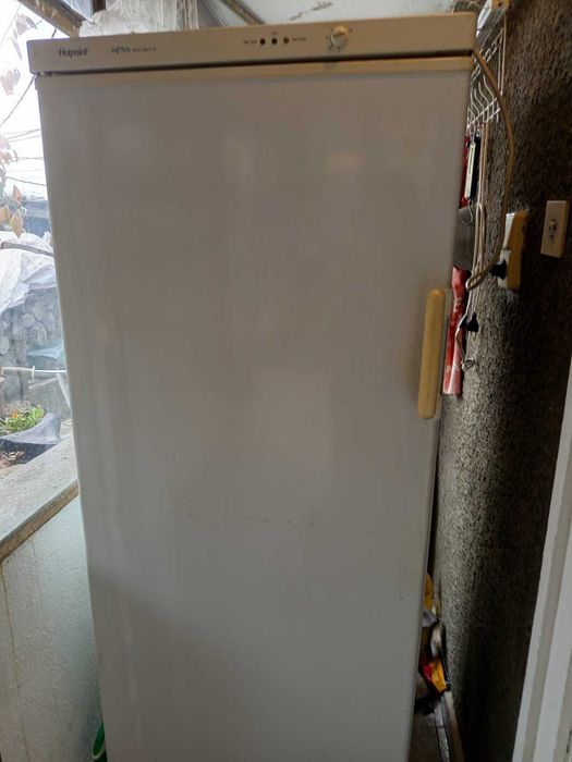 Фризер Hotpoint  вертикален 6-чекмеджета