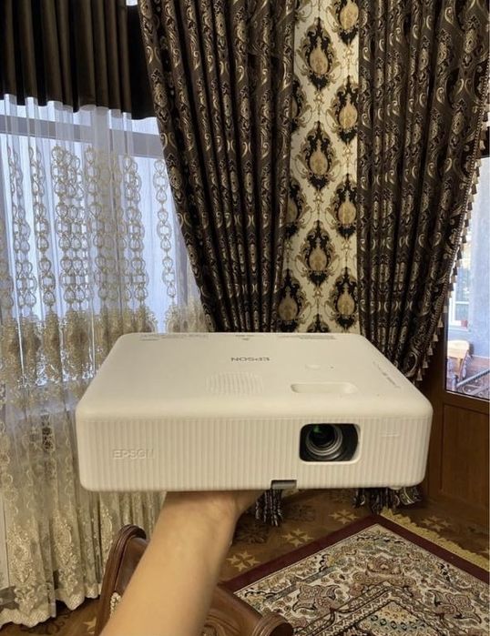 Срочно проектор EPSON сотилади