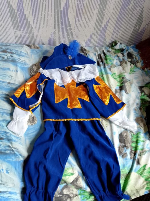 Продаю новогодние костюмы