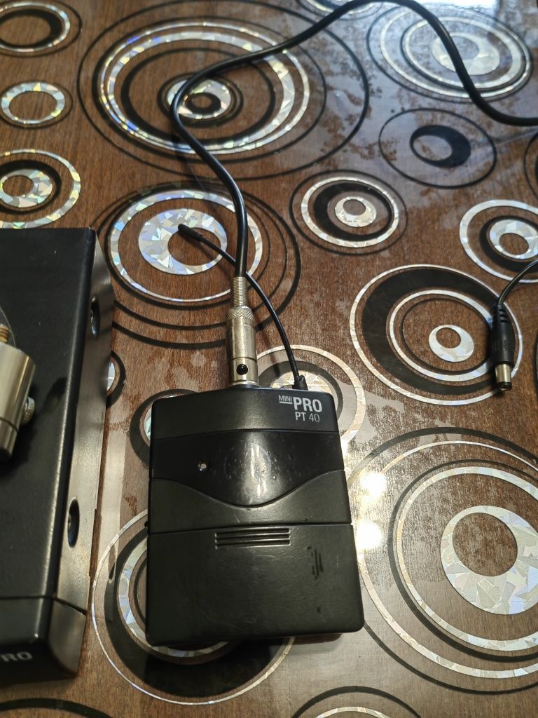 Продавам дистанционно AKG SR40 с доза Jores