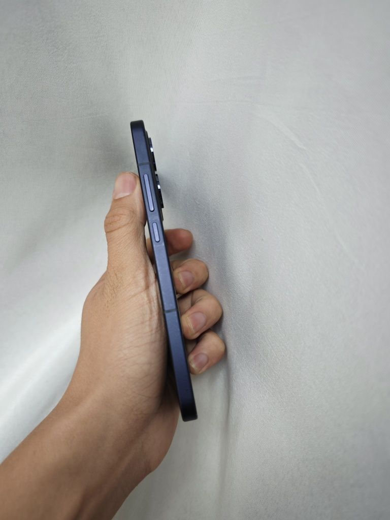 Oppo Reno 13 5g 12/512 Gb sotiladi