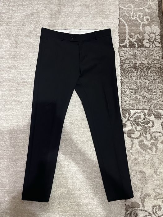 Costum si pantaloni negri