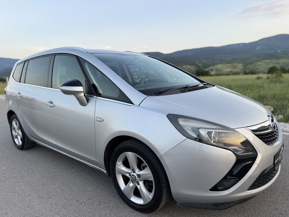 Opel Zafira Tourer 130к.с 2012г. 6+1