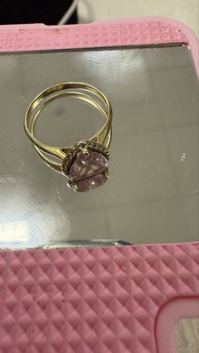 Продам золотое кольцо .