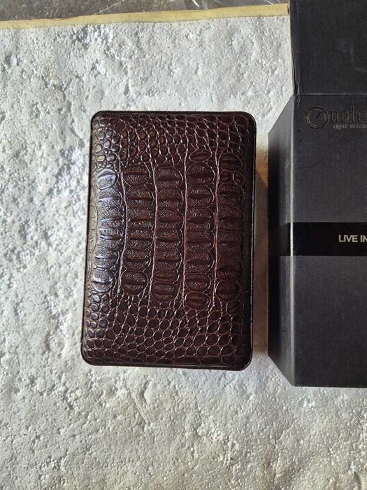 Humidor Din Lemn de Cedru 4-6 Trabucuri Volenx cu Taietor