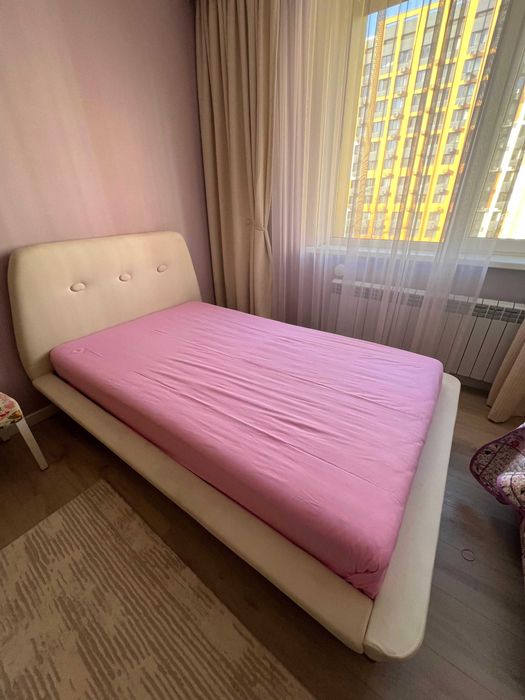 Кровать детская крепкого цвета