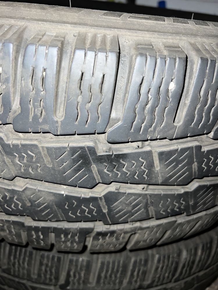 2x MICHELIN Agilis ALPIN 215/65 R16 Dot3722