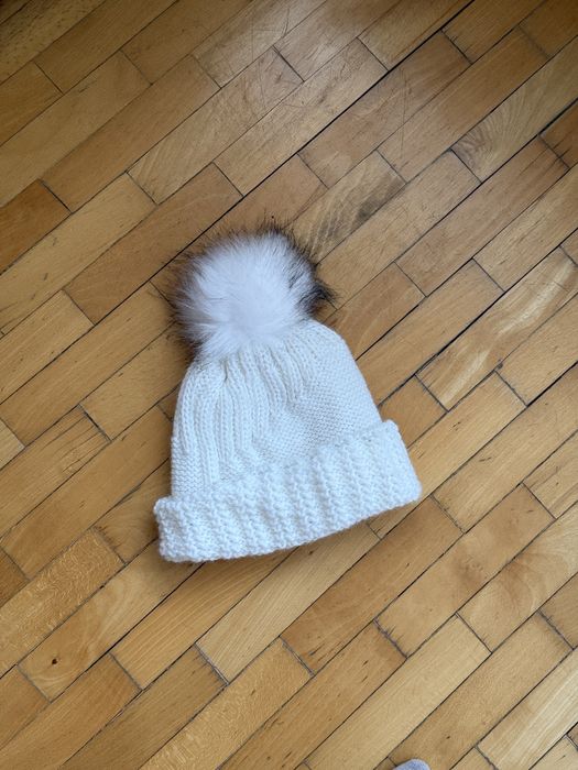 Зимна шапка с помпона