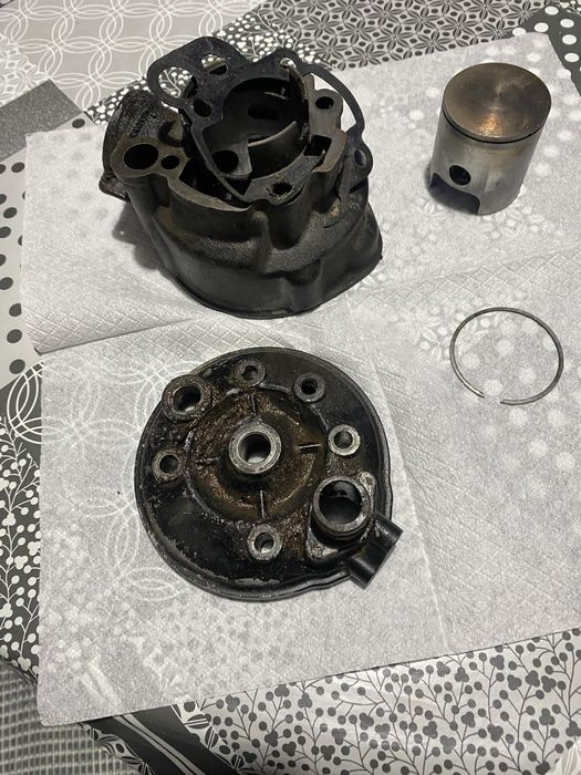 Продавам априлия rx 50с кит на 90 с чисто нов цилиндар и бутало