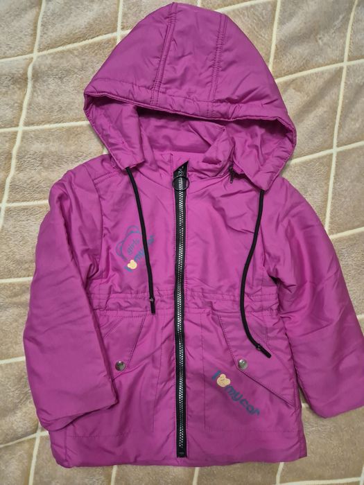 Продам осенние курточки и жилетки