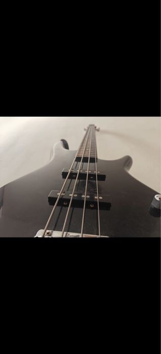 СРОЧНО ПРОДАЮ Бас гитара Ibanez