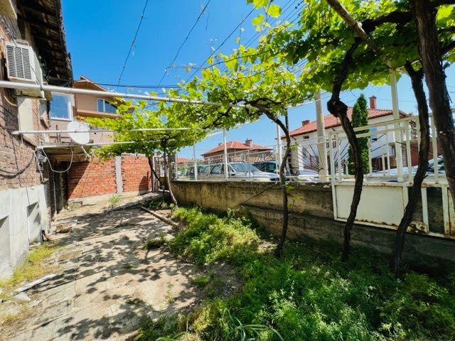 От Собственик - Къща с двор в много добър район на 20 км от Пловдив